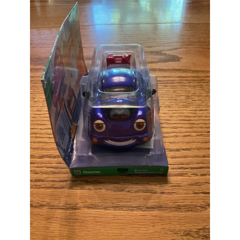 Chevron Cars Pax Power Purple Metallic Toy Car 2001 New in Box Gas Can Accessory